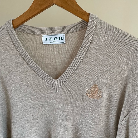 Vintage Izod Lacoste Embroidered Crest V-neck Sweater in Oatmeal Beige - Picture 4 of 4